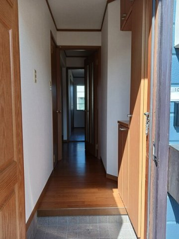 アン・プレーヌＣの玄関|明るい玄関です