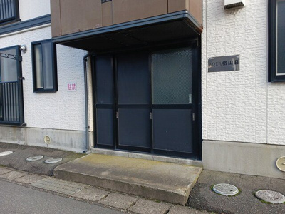 【エントランス】 | ＡＱＵＡ楢山Ｂ