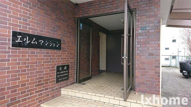 エルムマンションのエントランス|ゆとりのあるエントランスです