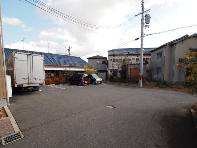 サンプレジールの駐車場