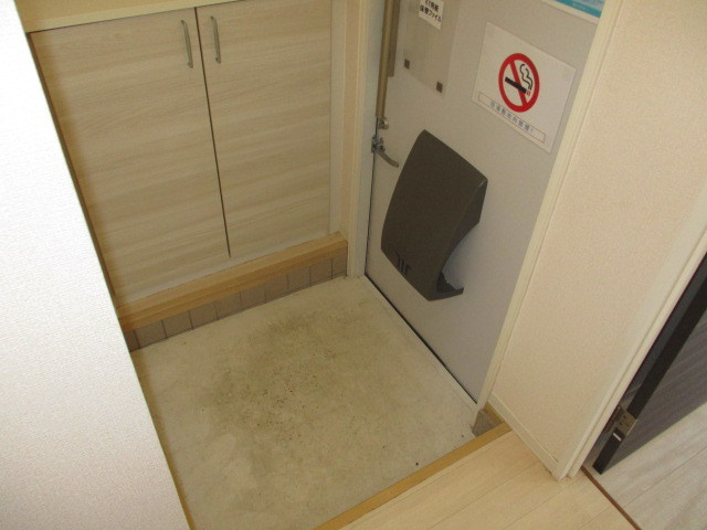 コンフォート東福寺Ａの玄関