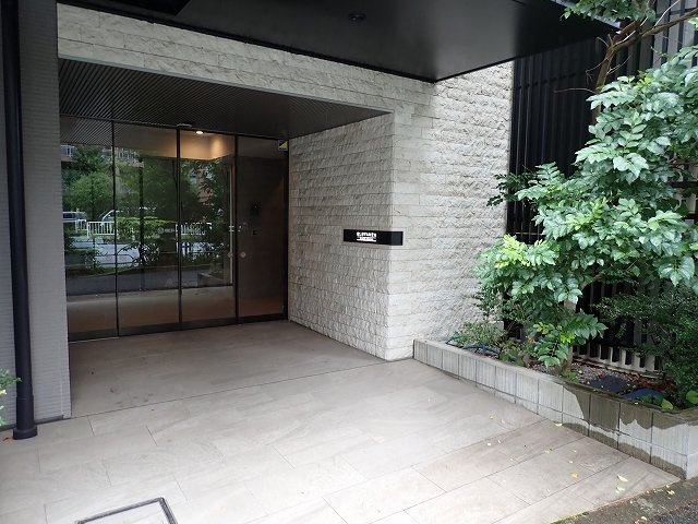 エルスタンザ文京白山のエントランス