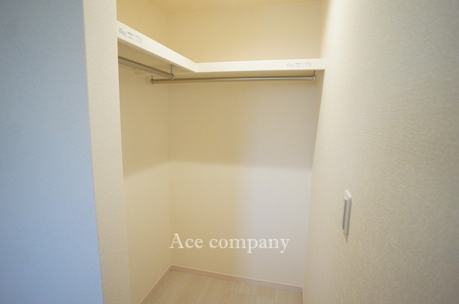 【収納】 | 東大阪市永和3丁目　【1号棟/全2棟】 | 【1階：ストレージルーム約8.9平米（※平米表記です）】ウォークインクローク完備♪クローク内に床下収納付きです♪