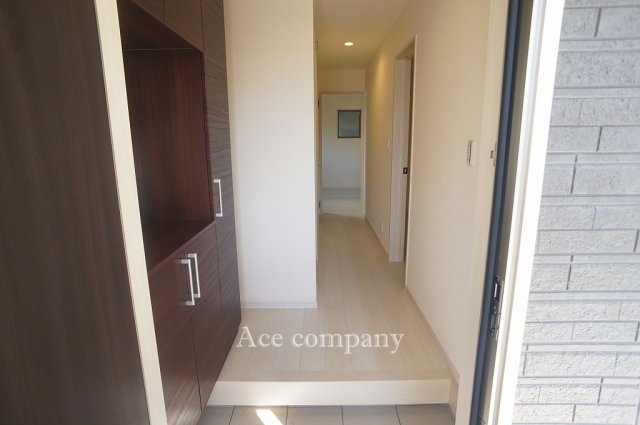 【玄関】 | 東大阪市永和3丁目　【1号棟/全2棟】 | 玄関人感センサー照明付き☆シューズボックス付きです♪