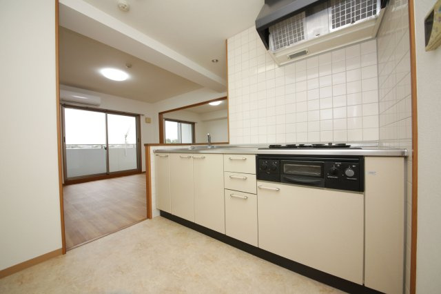 ブランドゥースのキッチン|別部屋同間取りのお写真となります。参考にご覧くださいませ。別部屋反転間取のお写真になります。参考にご覧くださいませ。