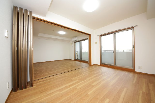 ブランドゥースの洋室|別部屋同間取りのお写真となります。参考にご覧くださいませ。別部屋反転間取のお写真になります。参考にご覧くださいませ。