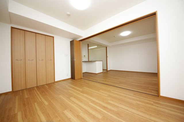 ブランドゥースの洋室|別部屋同間取りのお写真となります。参考にご覧くださいませ。別部屋反転間取のお写真になります。参考にご覧くださいませ。