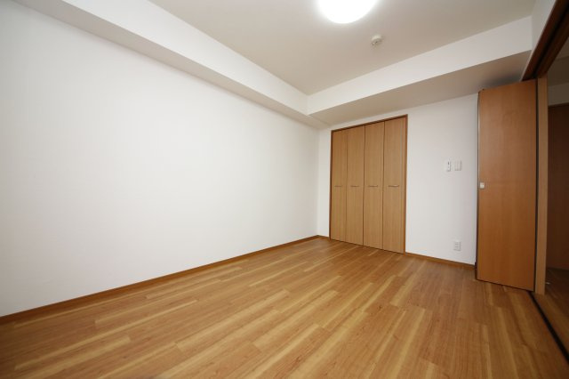 ブランドゥースの洋室|別部屋同間取りのお写真となります。参考にご覧くださいませ。別部屋反転間取のお写真になります。参考にご覧くださいませ。