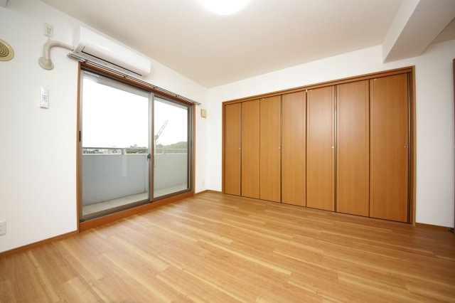 ブランドゥースの洋室|別部屋同間取りのお写真となります。参考にご覧くださいませ。別部屋反転間取のお写真になります。参考にご覧くださいませ。