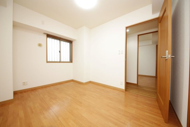 ブランドゥースの洋室|別部屋同間取りのお写真となります。参考にご覧くださいませ。別部屋反転間取のお写真になります。参考にご覧くださいませ。