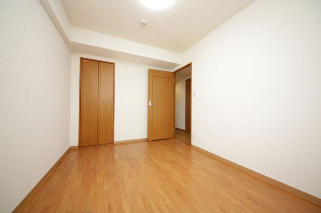 ブランドゥースの洋室|別部屋同間取りのお写真となります。参考にご覧くださいませ。別部屋反転間取のお写真になります。参考にご覧くださいませ。