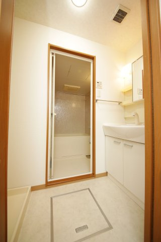 ブランドゥースの洗面所|別部屋同間取りのお写真となります。参考にご覧くださいませ。別部屋反転間取のお写真になります。参考にご覧くださいませ。