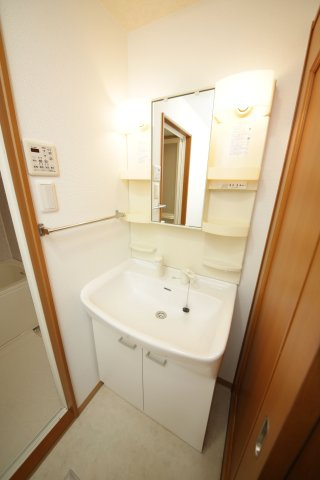 ブランドゥースの独立洗面台|別部屋同間取りのお写真となります。参考にご覧くださいませ。別部屋反転間取のお写真になります。参考にご覧くださいませ。