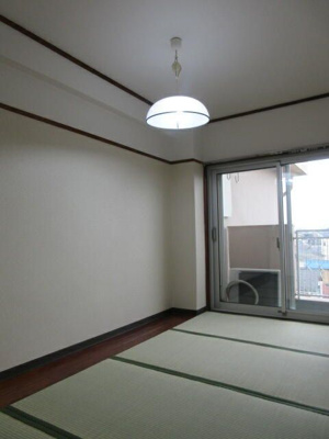 【和室】 | 鶴瀬スカイマンション | 畳の上でゆっくりとくつろげる和室です