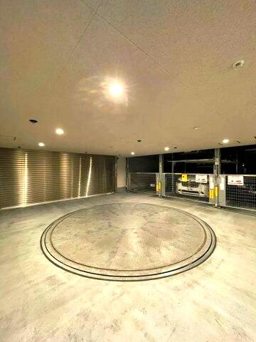 プレシス横濱紅葉坂の駐車場