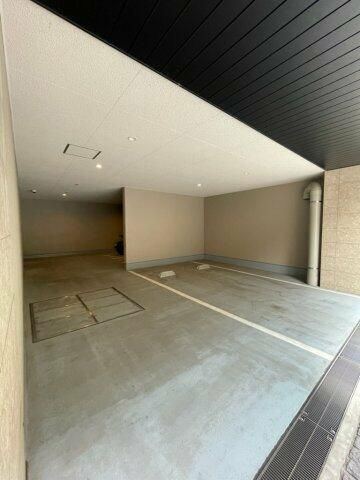 プレシス横濱紅葉坂の駐車場