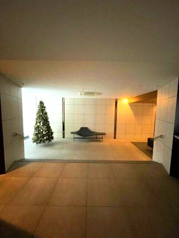 プレシス横濱紅葉坂のエントランス