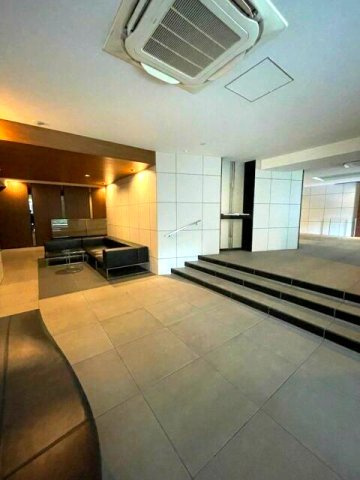 プレシス横濱紅葉坂のエントランス