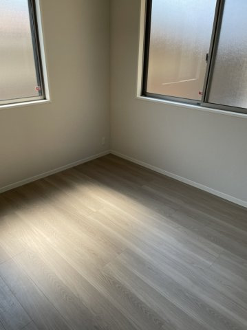 和泉市和気町１丁目のハイツの内装|こちらの居間で趣味の時間をお楽しみください