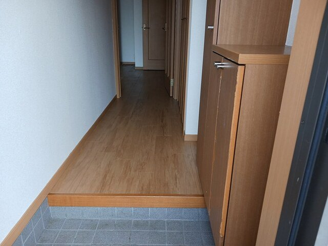 イースト　スクエア　Ａの玄関