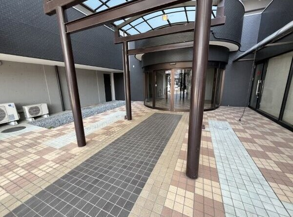 テラスレジデンス鳴海のエントランス