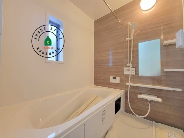 合志市栄第6-1棟(1号棟)の内観：施工例|浴室は一日の疲れを癒す場所だから、家族みんながゆったりできる快適設計。追い炊き機能付きオートバス。安定した温度で、いつでも快適に入浴できます。