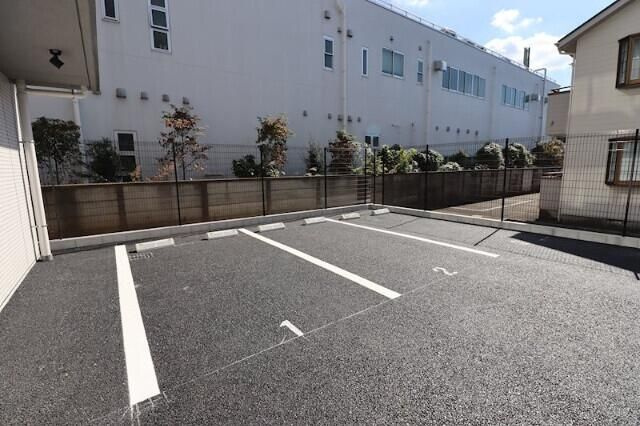 ジェノヴィア白糸台スカイガーデンの駐車場