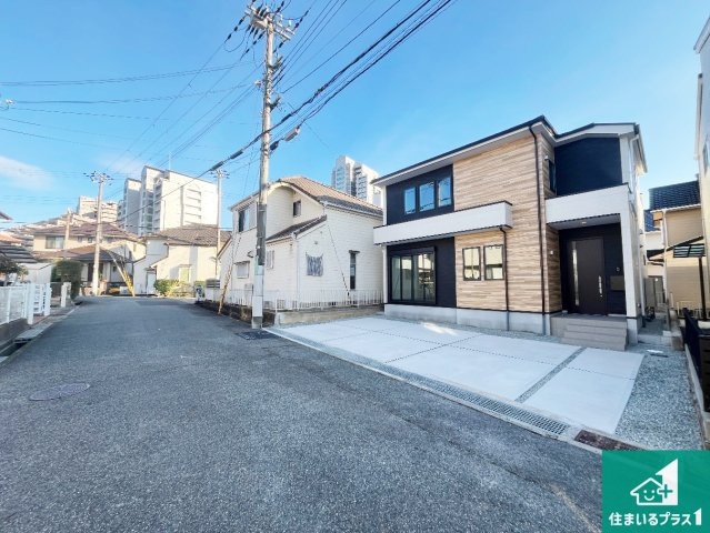 神戸市西区春日台　第1期　新築一戸建ての前面道路含む現地写真|周辺は閑静な住宅街！前面道路広々で車の出し入れも便利です。駐車が苦手な方でも安心して車庫入れできます！