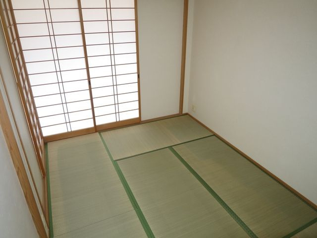 マリベール中須賀の和室