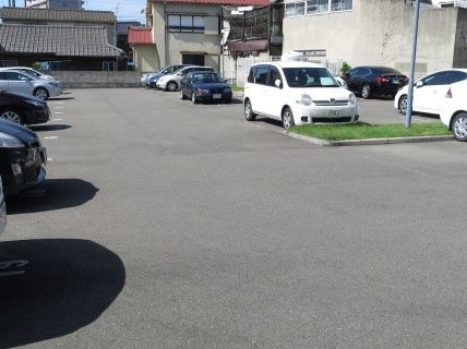 マリベール中須賀の駐車場