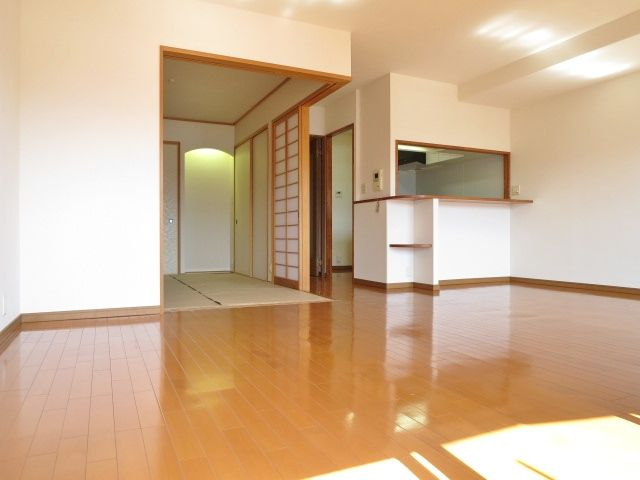 マリベール中須賀の居間・リビング