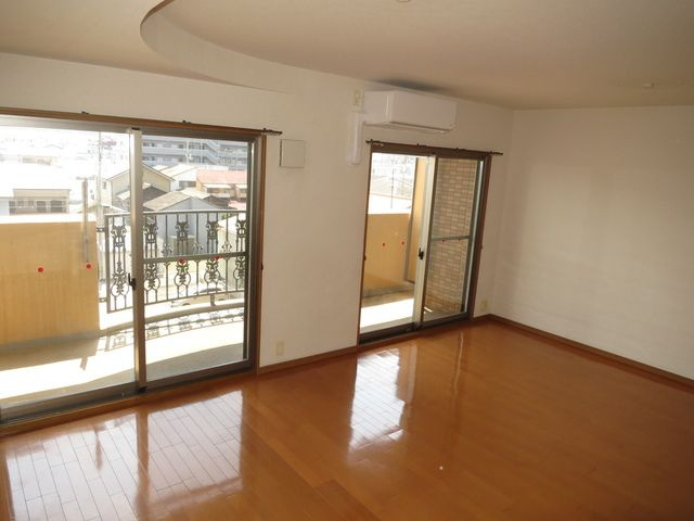 マリベール中須賀の洋室