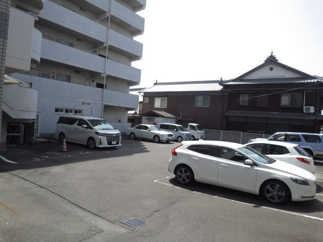 ロイヤルハイツＭＩＴＳＵＹＡの駐車場