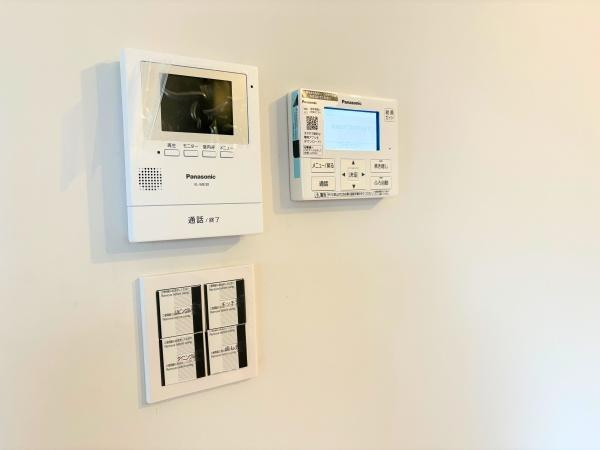 つのこばるヴィレッジ　A棟のその他|壁面にはモニター付きインターホンや給湯リモコンスイッチパネルが集約されています。操作がしやすい配置で生活の利便性に配慮されています。