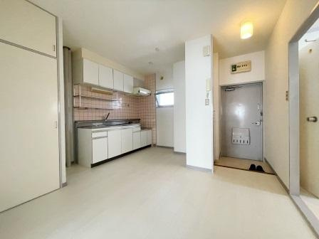 メゾン高砂の居間・リビング