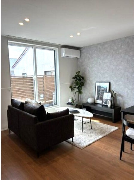 ＣＯＳＭＯ ＴＥＲＲＡＣＥ ガレージハウスの居間・リビング