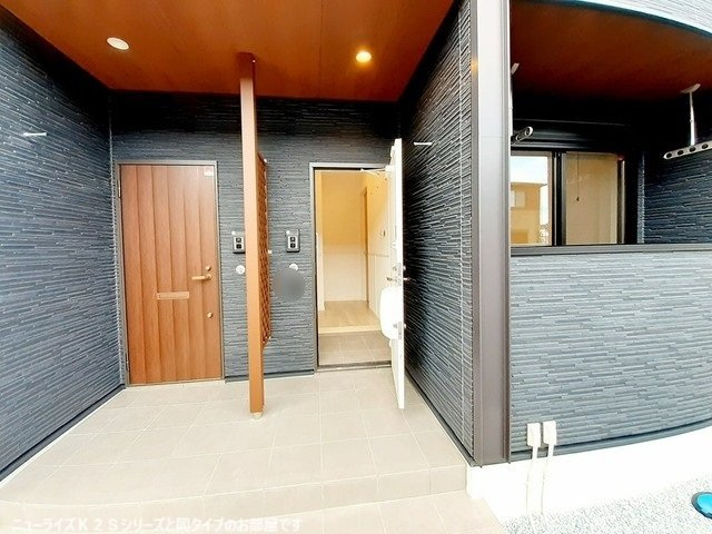 ヒカルサ富田林桜井町の玄関