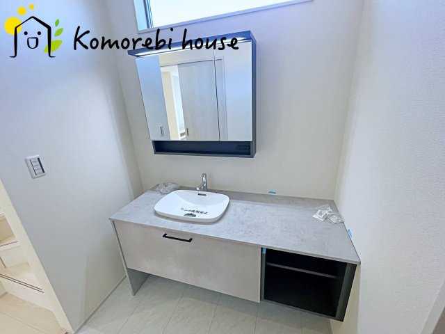 鴻巣市鎌塚　新築一戸建て　リーブルガーデン　01の独立洗面台|使いやすい独立洗面台です