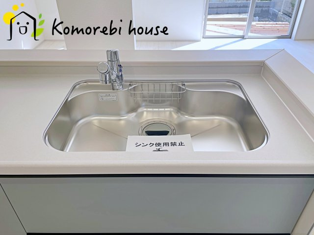 鴻巣市鎌塚　新築一戸建て　リーブルガーデン　01のキッチン|きれいなキッチンです