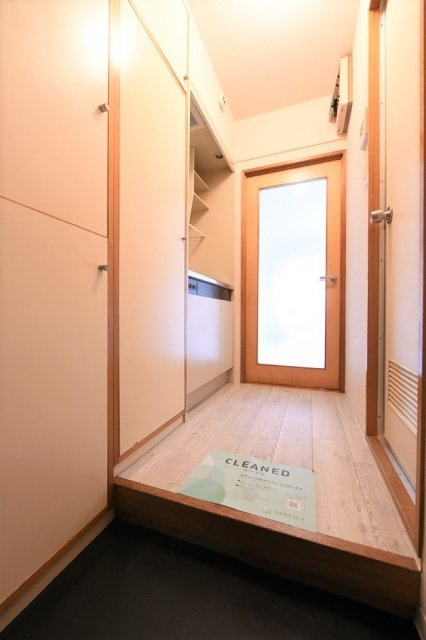 ＫＩＫビルの玄関