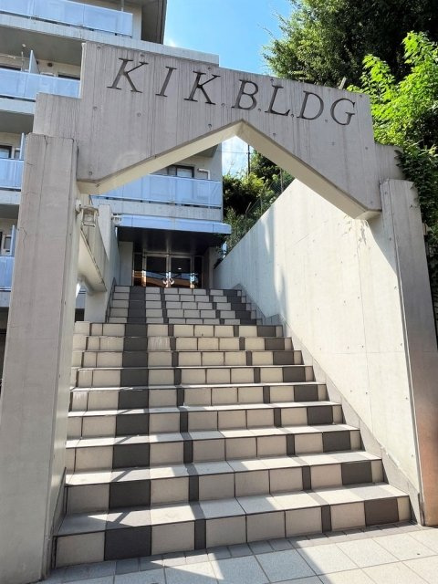 ＫＩＫビルのエントランス