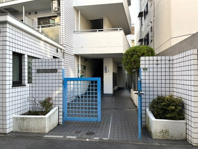 トップ本郷のエントランス