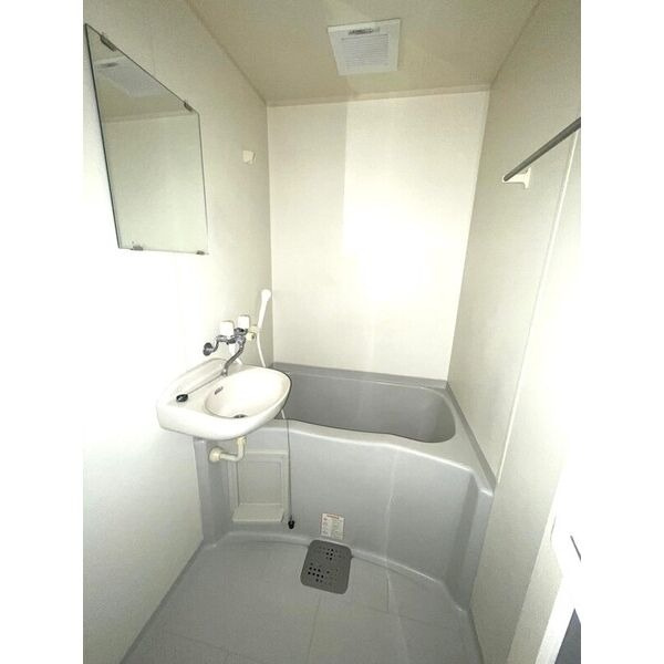 西岡崎駅前アールの浴室