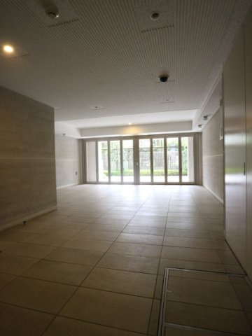 プライムアーバン学芸大学パークフロントのエントランス