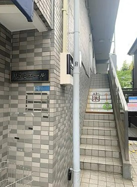 川崎市多摩区西生田３丁目の賃貸マンションのエントランス