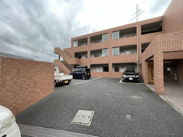 川崎市多摩区菅馬場３丁目の賃貸マンションの駐車場