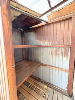 【収納】 | 阪急西京極駅歩７分の昭和レトロな中古住宅 | ベランダにはちょっとした物入があります。