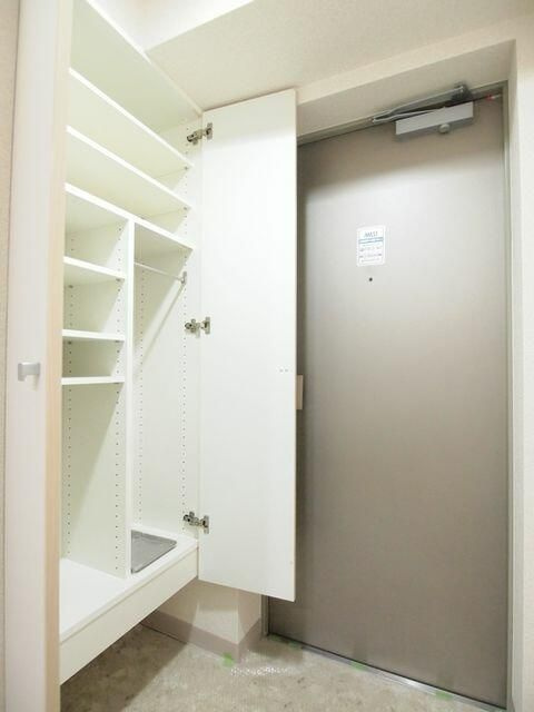 エスティメゾン武蔵小金井の玄関