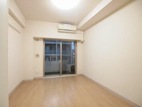 エスティメゾン武蔵小金井の洋室