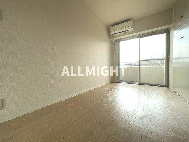 川崎市多摩区生田６丁目の賃貸マンションの居間・リビング|★お部屋探しはオールマイト不動産までご相談下さい♪